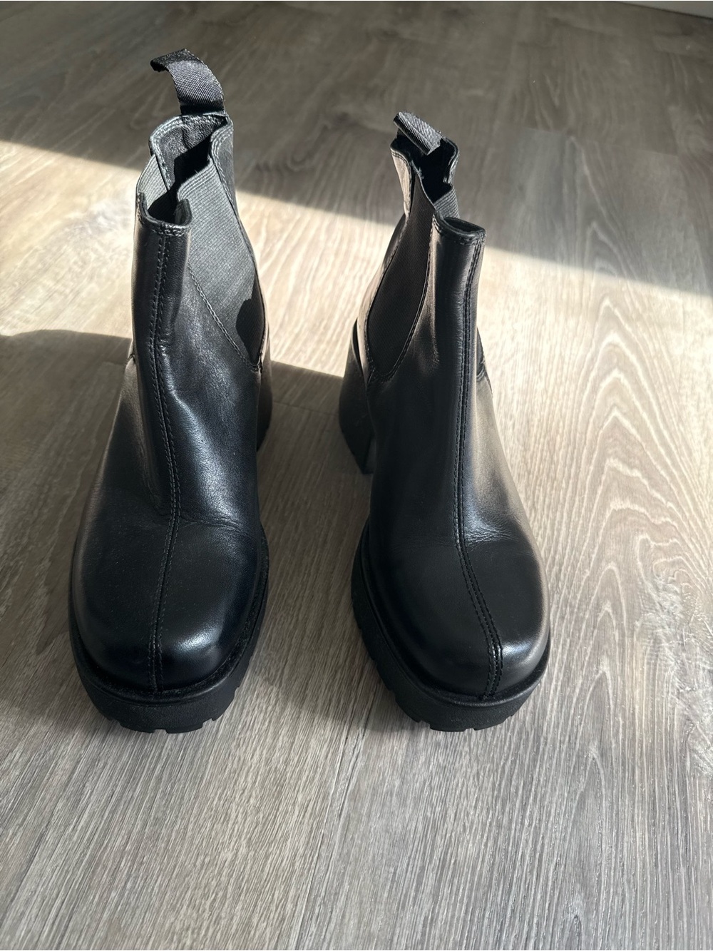 Vagabond Black Leather Chelsea Lug-Sole Ankle Boots